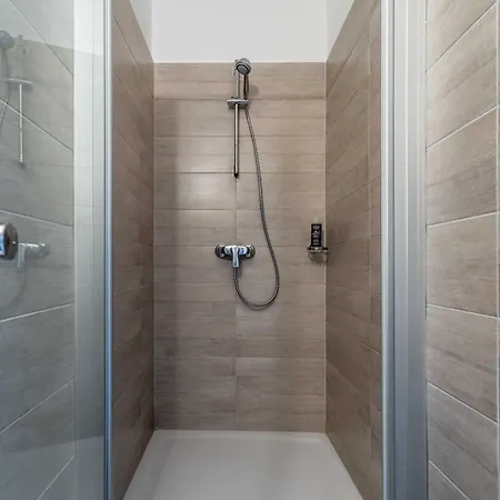 Living Eden By We Rent, Summercard Included شقة